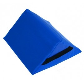 Cojin triangular, medidas 28 x 30 x 13 cm.
